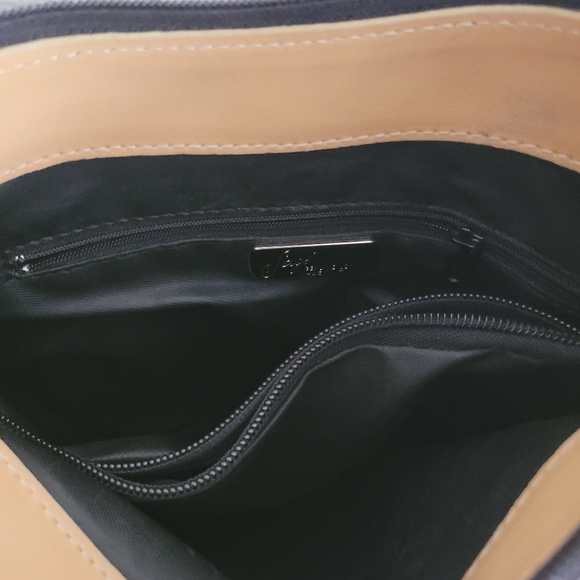 Sagi Italy Leather Handbag - Picture 5 of 7